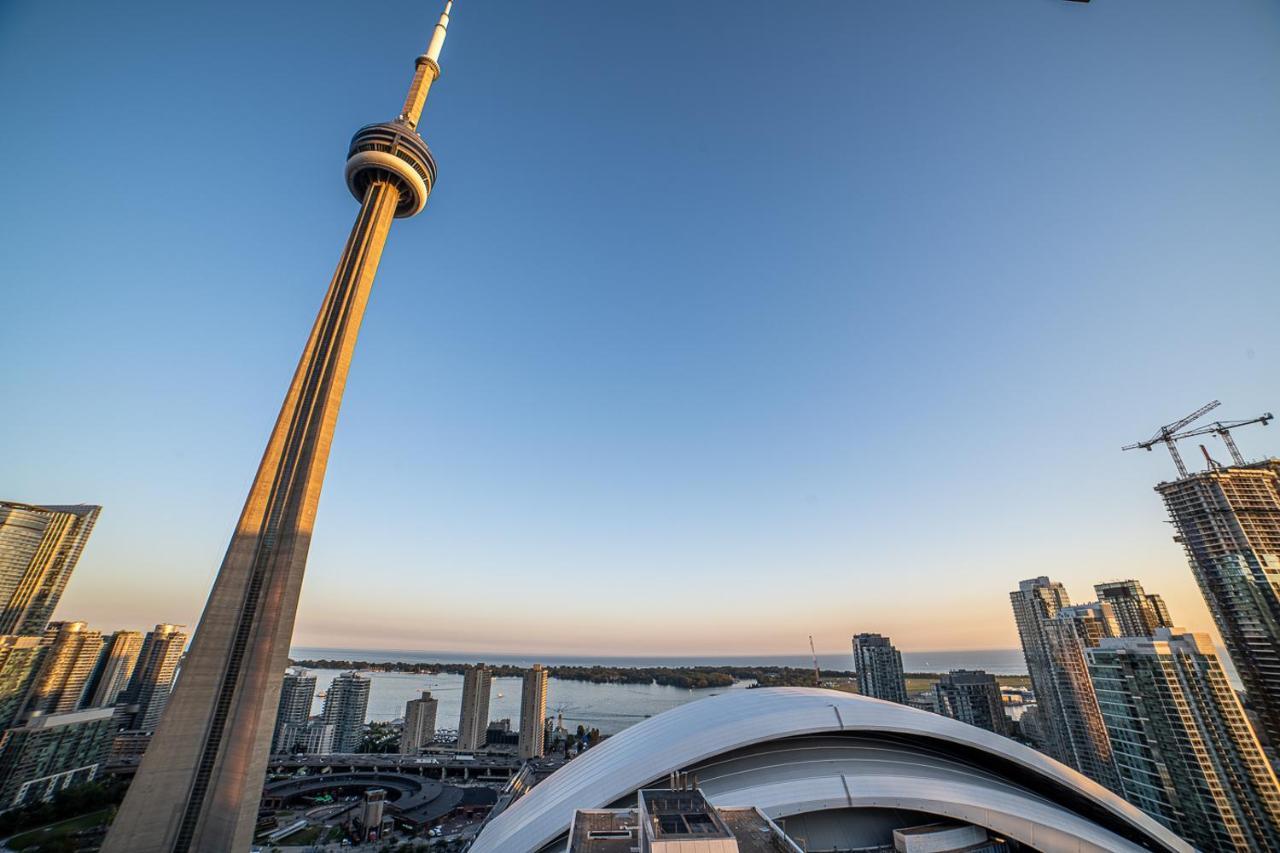 Designer Condo W/ Cn Tower View & Parking Торонто Екстериор снимка