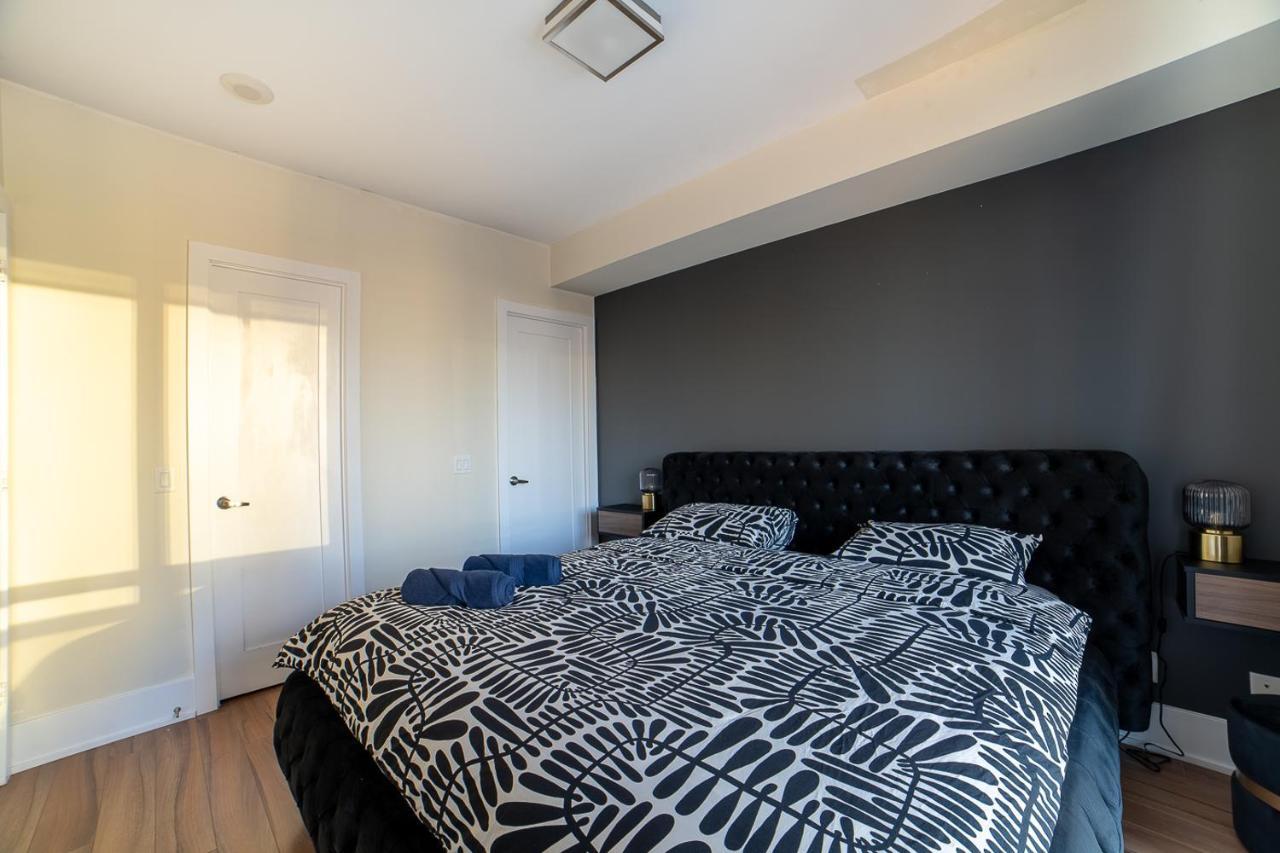 Designer Condo W/ Cn Tower View & Parking Торонто Екстериор снимка