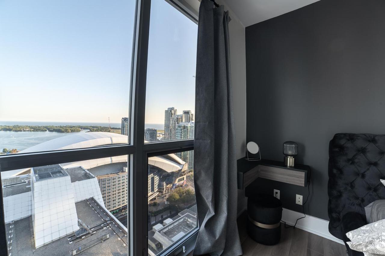 Designer Condo W/ Cn Tower View & Parking Торонто Екстериор снимка