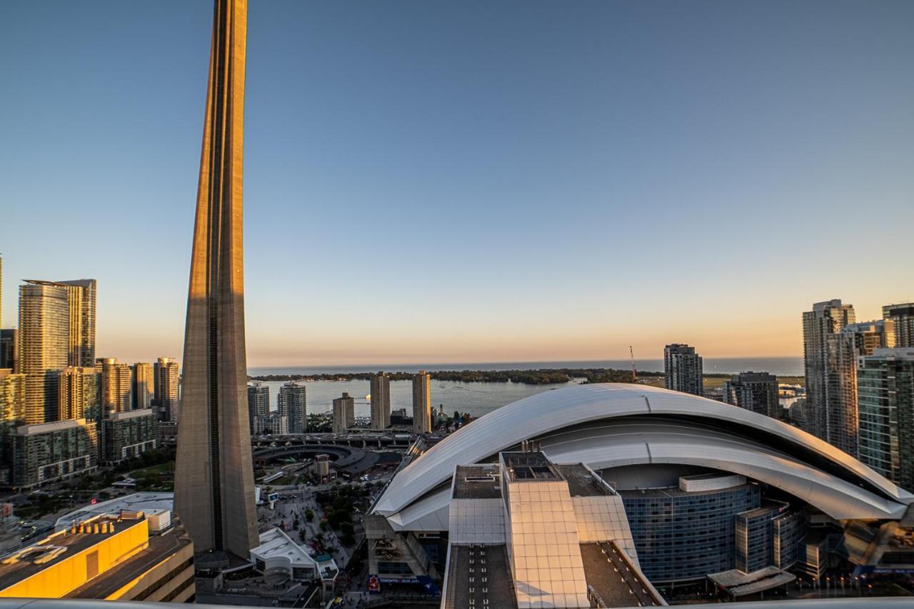Designer Condo W/ Cn Tower View & Parking Торонто Екстериор снимка