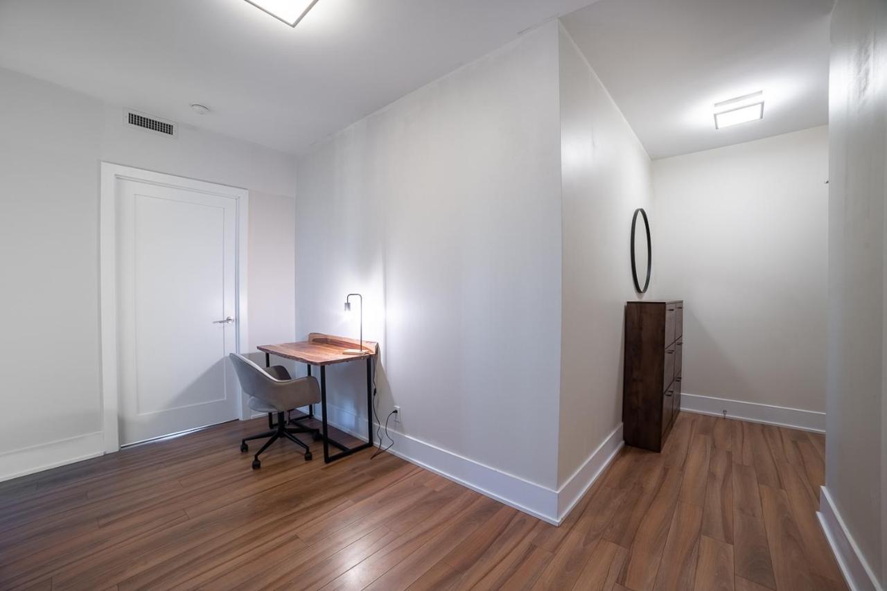 Designer Condo W/ Cn Tower View & Parking Торонто Екстериор снимка